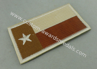 El bordado de encargo material de Cottom remienda las insignias para la ropa con pegamento del hierro